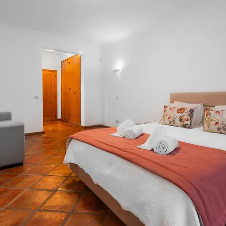 Rosas Villa Albufeira